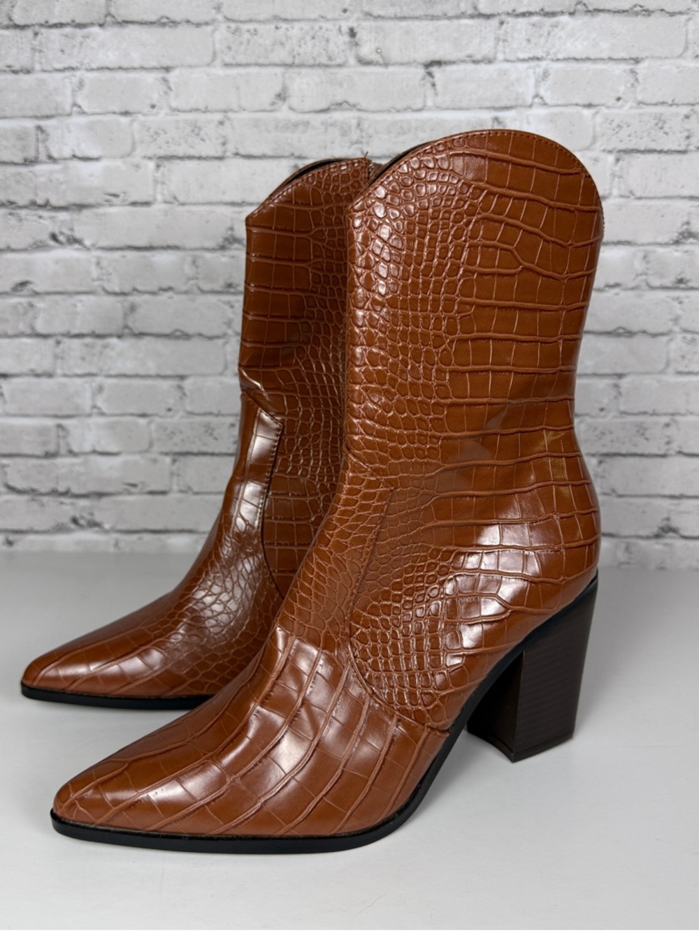 Lulu's Croc-Embossed Chestnut Western Ankle Booties Size 8.5